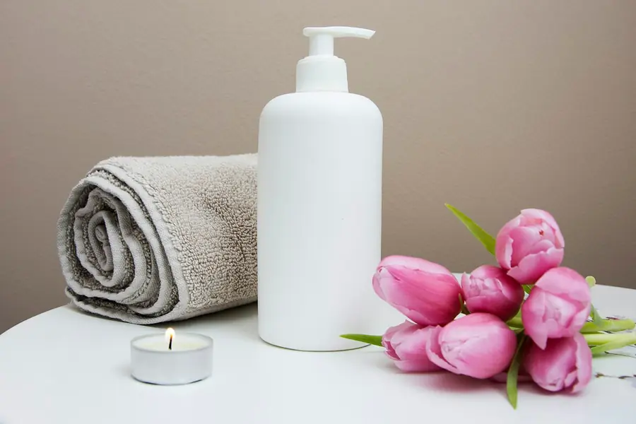 Folded towels and spa linen prepared for a treatment session